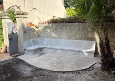 Aménagement extérieur jardin Marseille 12e – construction banc en syporex.