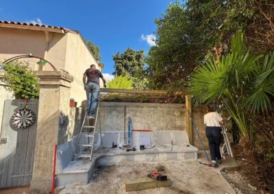 Aménagement extérieur jardin Marseille 12e – construction pergolas en bois.