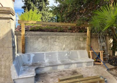 Aménagement extérieur jardin Marseille 12e – construction pergolas en bois.