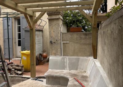 Aménagement extérieur jardin Marseille 12e – construction pergolas en bois.