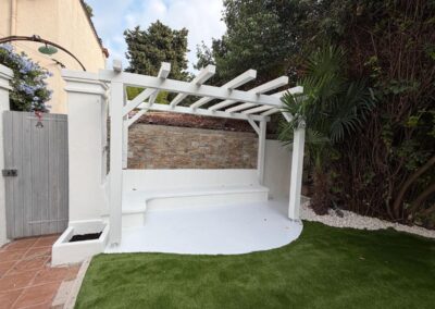 Aménagement extérieur jardin Marseille 12e – pergola bois et terrasse