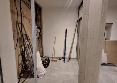 Rénovation intérieure maison Marseille 12e – dressing sur mesure